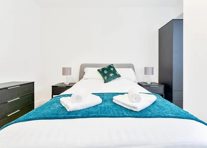 Modern And Stylish 2 Bed Apartment In Solihull