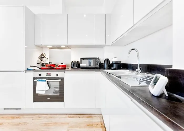 Modern And Stylish 2 Bed Apartment In Solihull