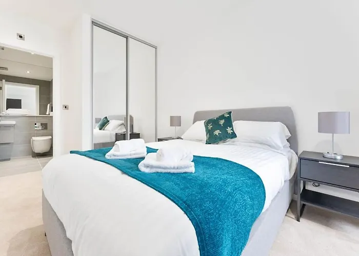 Modern And Stylish 2 Bed Apartment In Solihull